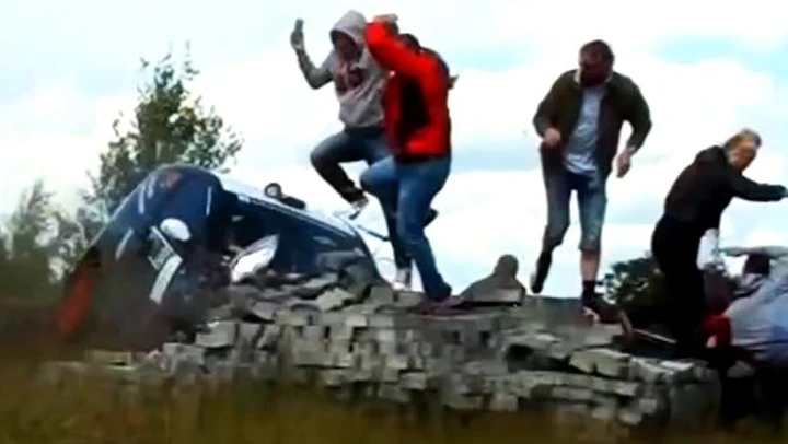 Rally: tragedia sfiorata in video