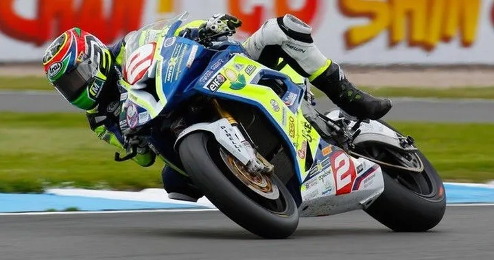 STK1000 Donington: Tamburini in pole su Savadori