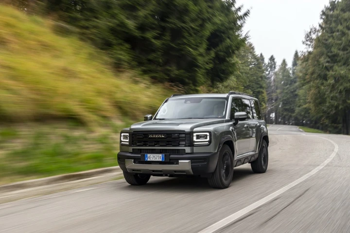 Il nuovo SUV cinese dalla potenza che arriva fino a 435 CV: in Italia parte da 29.900 euro