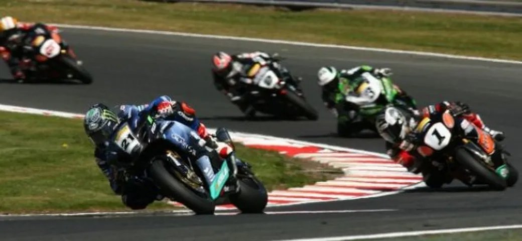 BSB: John Hopkins trionfa a Oulton Park, è il primo americano a vincere nel campionato inglese