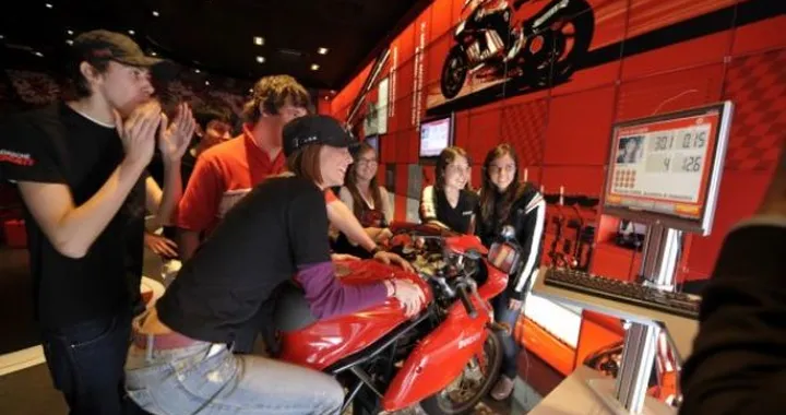 Ducati apre la Summer School "Fisica in Moto" 2011