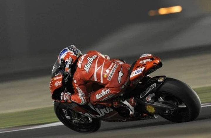 Test notturni in Qatar: dietro Stoner c'è solo il buio
