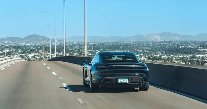 Porsche Taycan restyling: autonomia reale di 587 chilometri