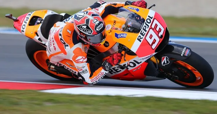 Assen, valzer fra bizzarrie del tempo e cambi moto. E' sempre Marc Marquez (Honda): e otto! E Rossi (5°) perde il 2° posto in classifica