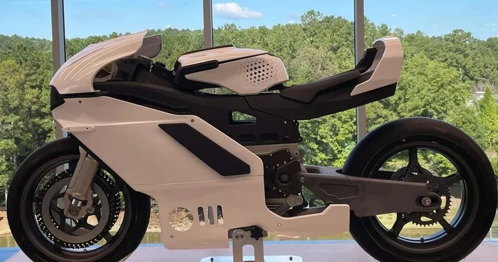 Ducati Supermono: Pierre Terblanche ridisegna il modello del 1992