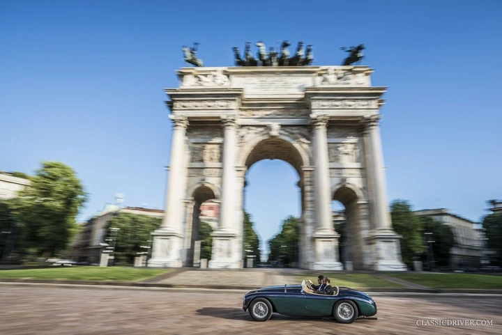 A Milano con la Ferrari di Gianni Agnelli