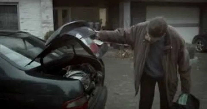 BIVV - Laat je niet verrassen door motorrijders. Kijk 2 keer uit. (BIVV)