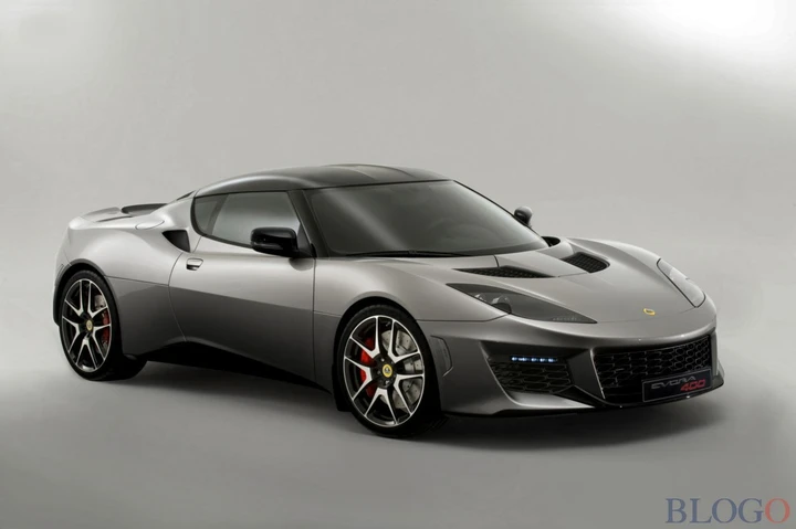 Lotus Evora 400: dalla strada alla pista [Video]