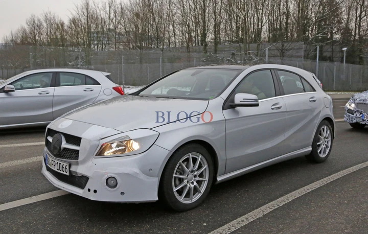 Mercedes Classe A: foto spia del facelift