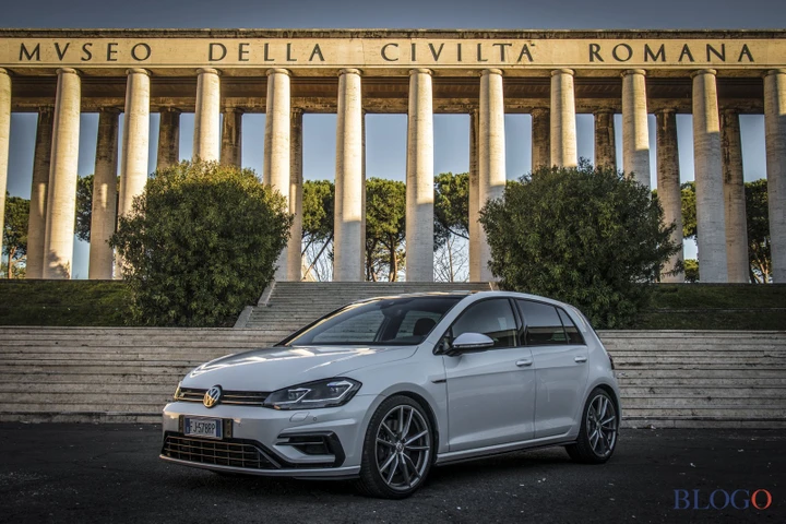 Volkswagen Golf 8: nuove indiscrezioni sulla versione sportiva R