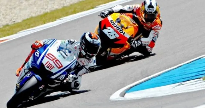 Ad Assen, Jorge Lorenzo fa il vuoto  e diventa ... "professore".