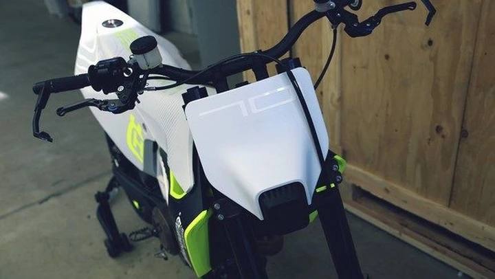La Husqvarna 701 Concept in video