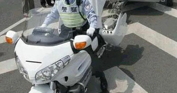 Foto del giorno: il motocarroattrezzi