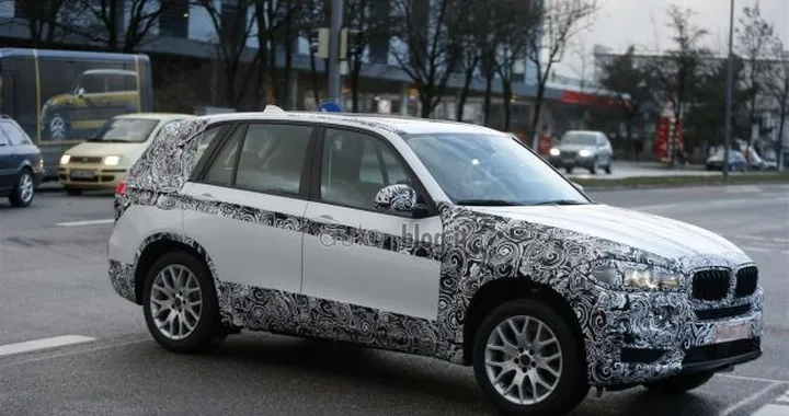 BMW X5, nuove foto spia del SUV