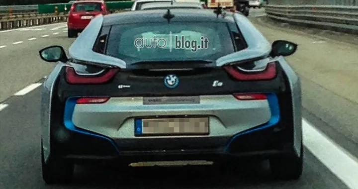 BMW i8: nuove foto spia a Torino