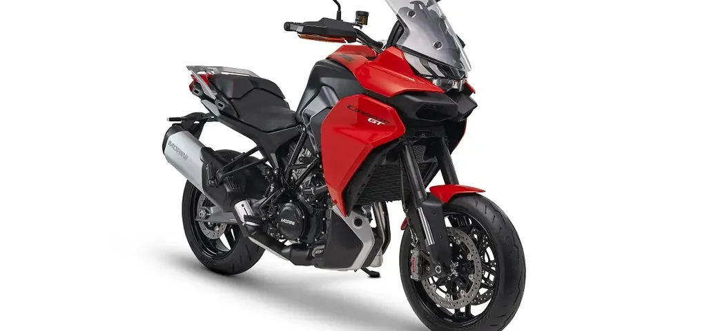Moto Morini Corsaro GT 2025: design aerodinamico e tecnologia avanzata per lunghi viaggi