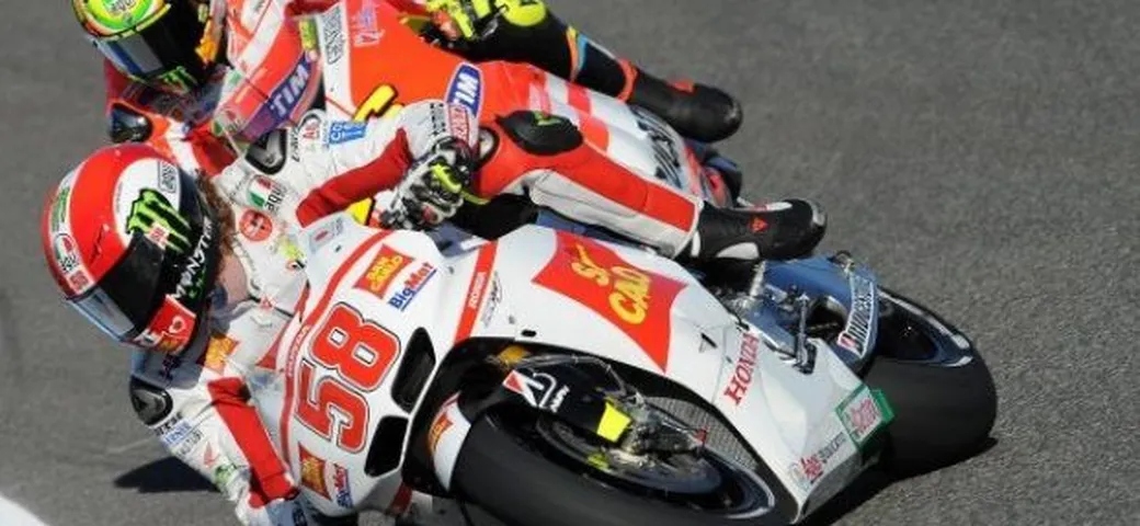 MotoGP: Marco Simoncelli in testa alle FP1 dell'Estoril. Rossi 5°
