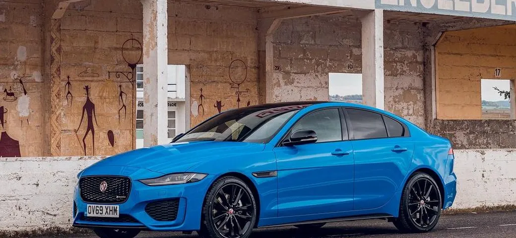 Jaguar XE Reims Edition: omaggio al successo della D-Type
