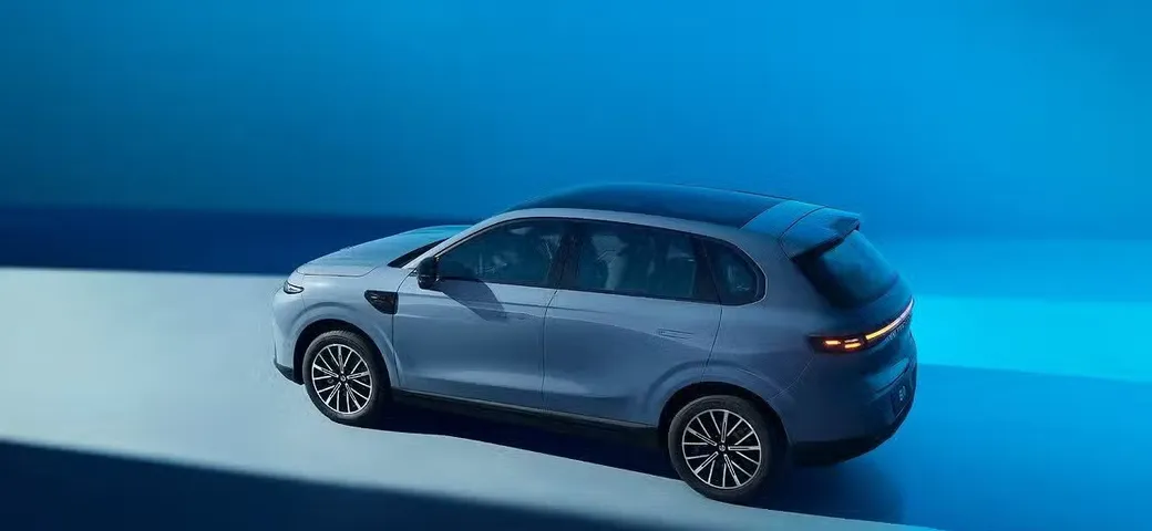 Leapmotor B10, il nuovo SUV di Stellantis è già ordinabile: i prezzi