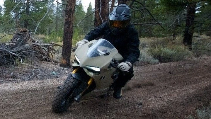 Ducati 1199 TerraCorsa: la Panigale 'off-road' corre nel flat-track [video]