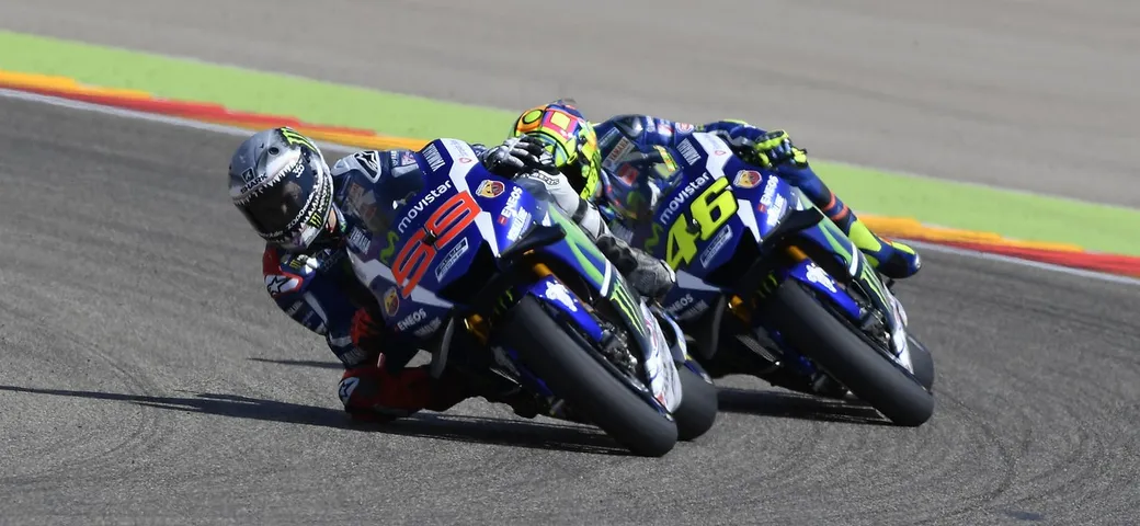 MotoGP, quanto vale la sfida Rossi-Lorenzo per la corona del “vice”?  Il secondo è il primo degli sconfitti. Ma…