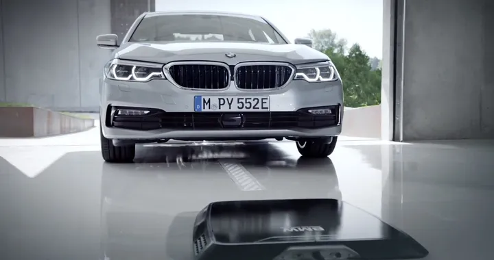 BMW: ecco la ricarica wireless per le sue ibride o elettriche [Video]