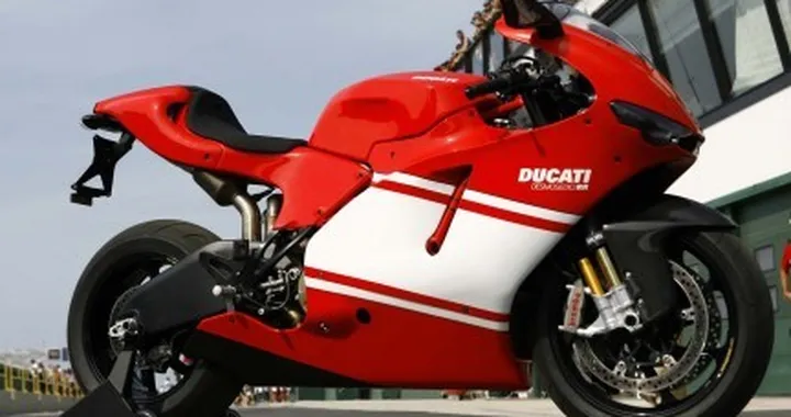 Ducati Desmosedici RR in pista al WDW