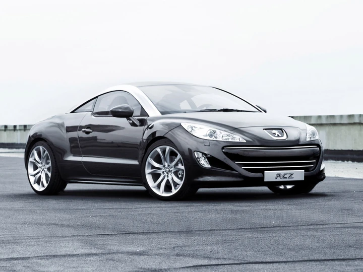 Peugeot RCZ: 10 anni per la sportiva coupé del Leone