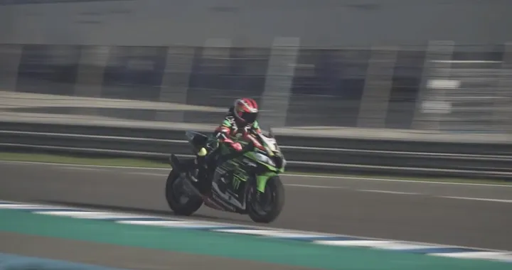 Ana Carrasco in sella alla Kawasaki di Jonathan Rea [Video]