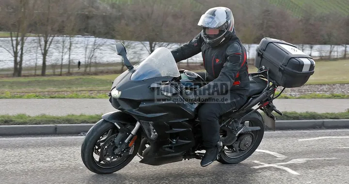 Kawasaki Ninja H2 SX: con l'aggiornamento arriva il radar