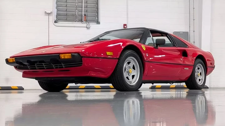 Ferrari 308 GTS di Magnum P.I. all'asta a Palm Beach