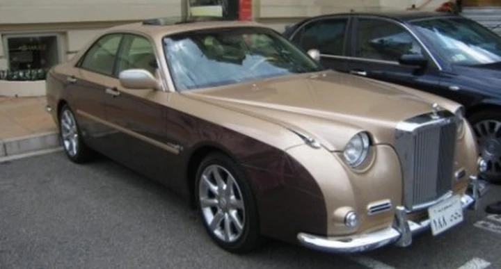 Mitsuoka Galue V8
