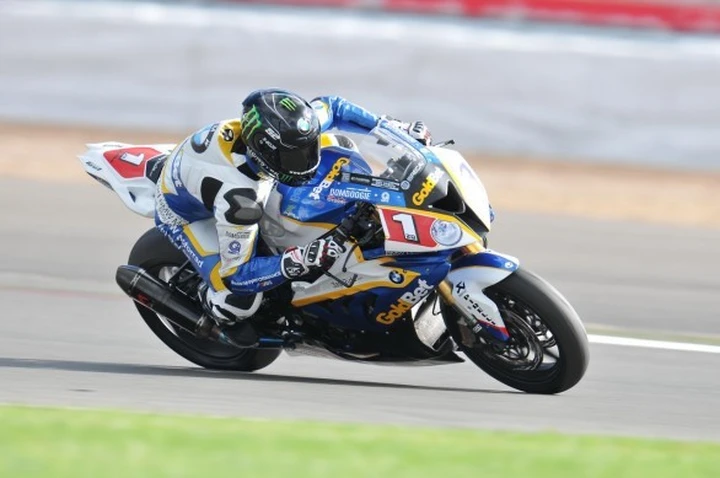 STK 1000, Silverstone: bandiera rossa, vince Barrier