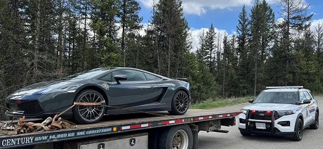 Sottrae la Lamborghini alla madre, ma finisce male: brutta esperienza