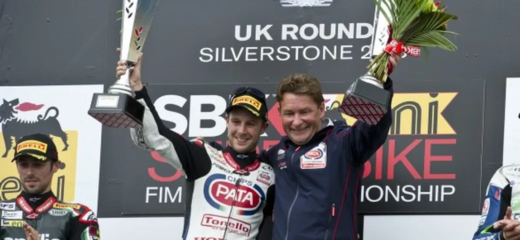 Rea si prende la Gara-1 di Silverstone: 