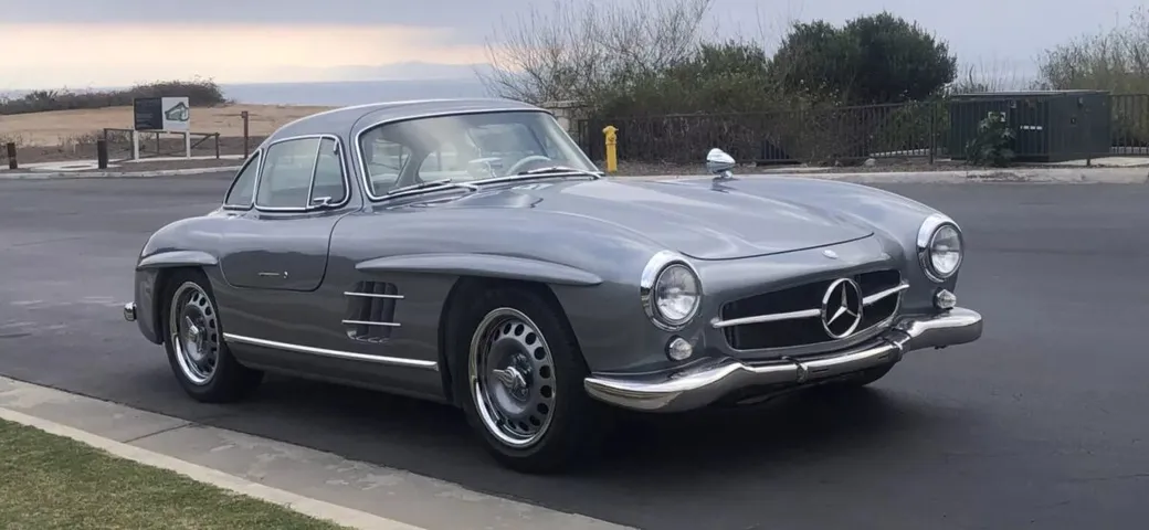 Mercedes-Benz 300SL Gullwing, fascino da vendere ma è una replica su base SLK