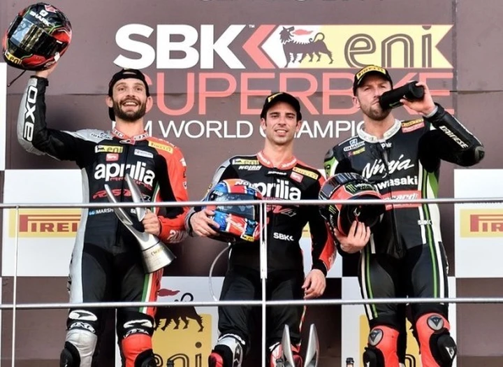 SBK Sepang 2014: Marco Melandri regala la doppietta all'Aprilia, Guintoli ancora 2° [FOTO]