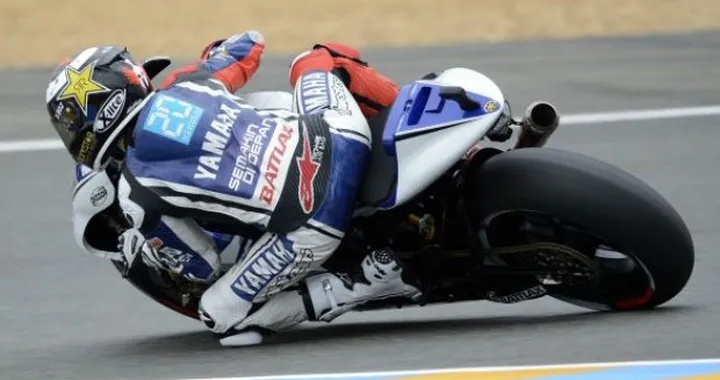 Lorenzo, vittoria "super". Ma è Rossi il "mattatore" di Le Mans