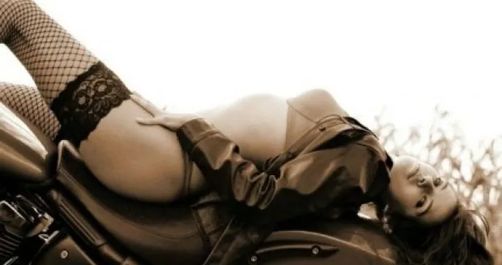 Sexy bikers: buon 2009 a tutti!
