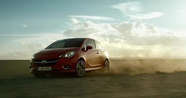 Opel Corsa: in drift sulla sabbia