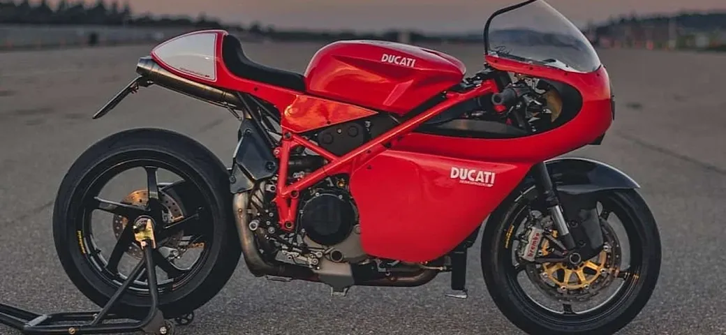 Custom Ducati 848: un tributo rétro alla leggendaria Desmosedici RR