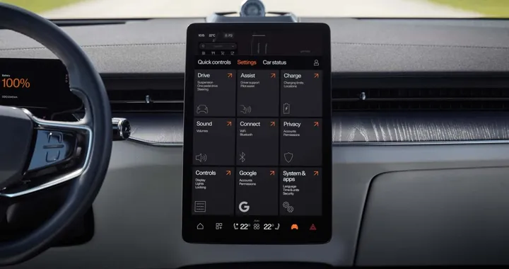 Addio tutto touchscreen, Polestar riporta i comandi fisici a bordo
