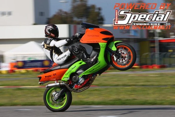 T-Max Protex 01, con motore Ducati 749