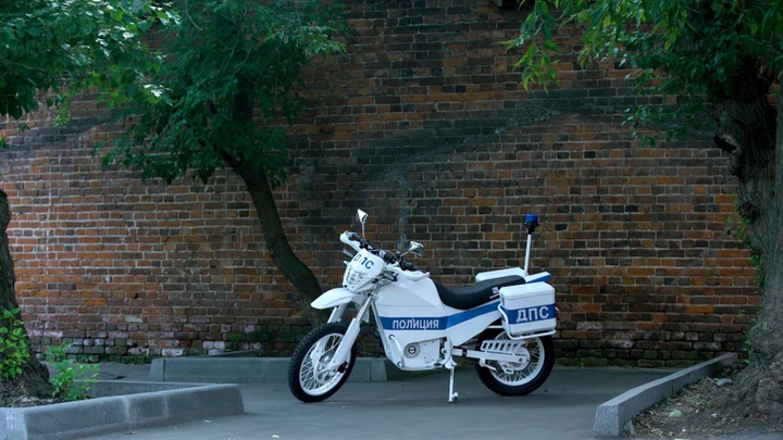 Kalashnikov presenta una moto elettrica