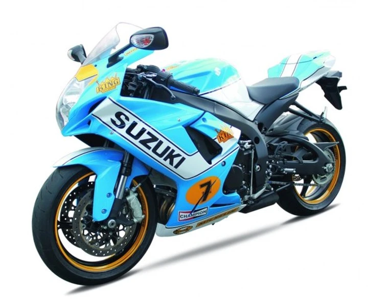 Suzuki GSX-R: repliche Schwantz, Sheene, SERT e Tyco per il mercato tedesco /video