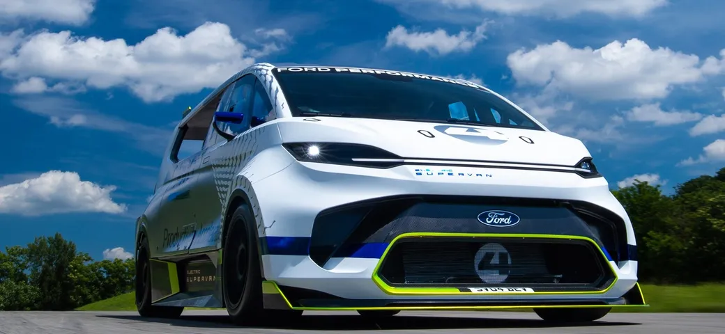 Ford Pro Electric SuperVan: da 0 a 100 km/h in meno di 2 secondi!
