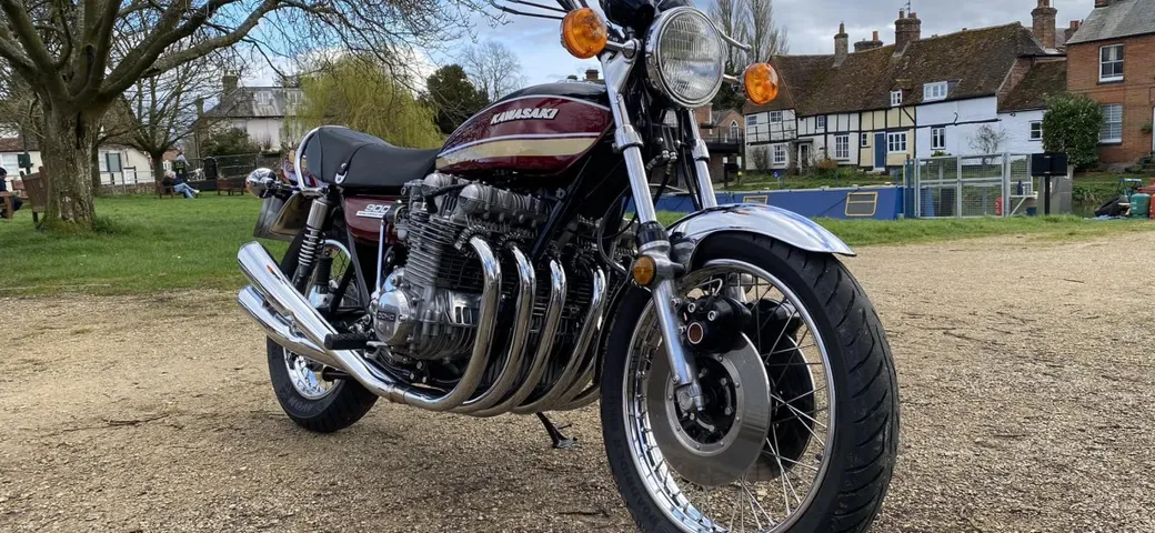 Kawasaki Z1 Super Six: il capolavoro artigianale che sfida la storia delle moto