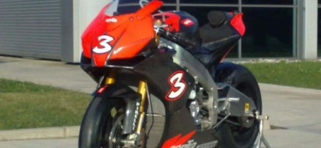 Aprilia RSV4 Max Biaggi livery
