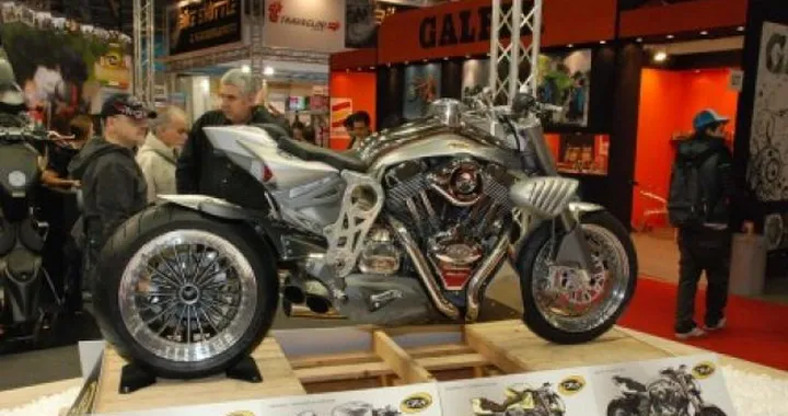 Live @ Eicma: CR&S Duu