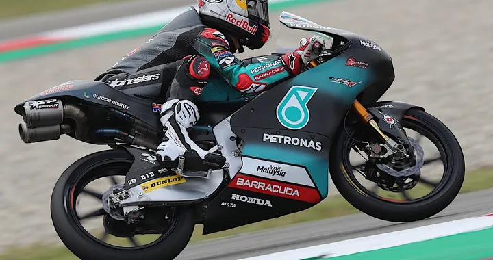 Moto3 Germania: pole di Sasaki